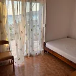 White Marine Hotel *
