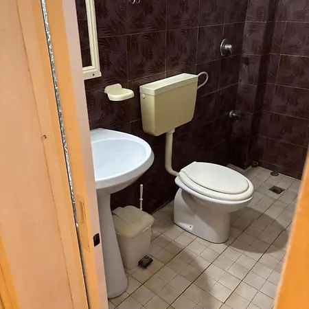 White Marine Hotell