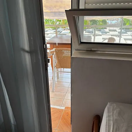 White Marine Hotel