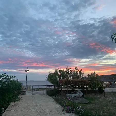 White Marine Hotel 科帕罗