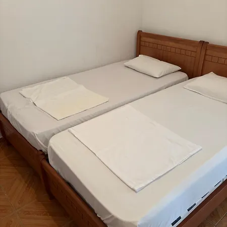 White Marine Hotel Qëparo